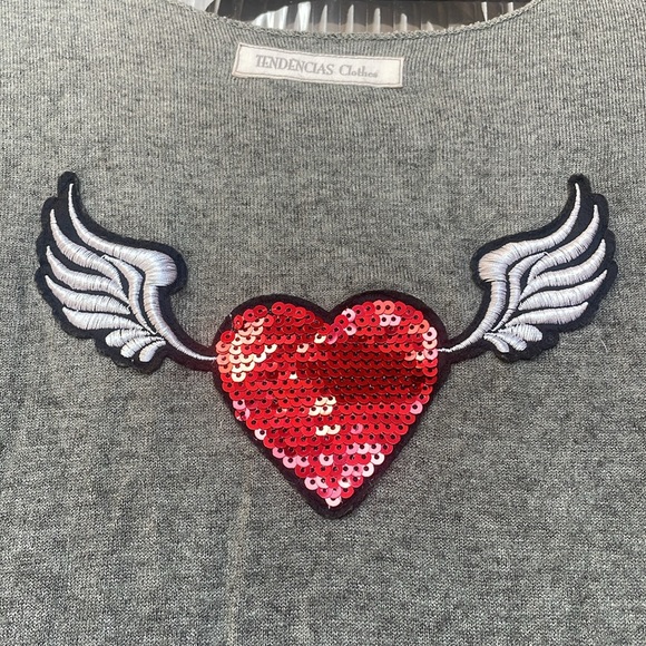 Unique maxi sweater dress with sequin heart detail - Picture 3 of 3